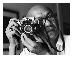 Long Thanh, a professional Black & White photographer who still uses films and develops photographs by hand. Born in 1951 in Nha Trang, he stared learning and doing photography when he was 13 year old.